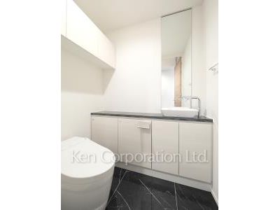 Lavatory ※Photo of the same layout on 9 floor. Decoration and fixture may differ.