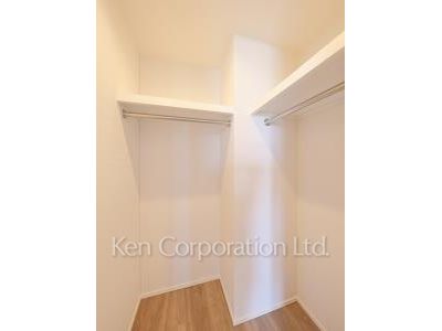 Walk-In Closet ※Photo of the same layout on 9 floor. Decoration and fixture may differ.