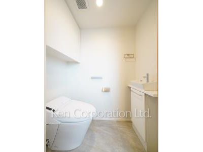 Lavatory ※Photo of the same layout on 11 floor. Decoration and fixture may differ.