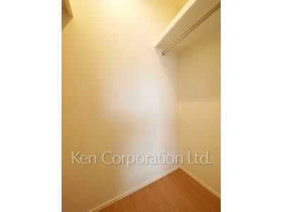 Walk-In Closet ※Photo of the same layout on 11 floor. Decoration and fixture may differ.
