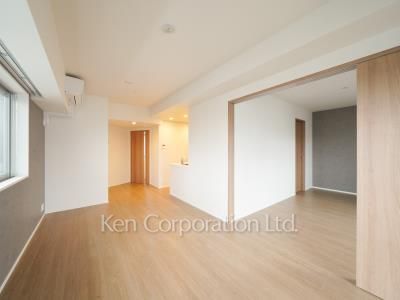Living-Dining ※Photo of the same layout on 11 floor. Decoration and fixture may differ.