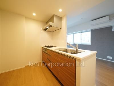 Kitchen ※Photo of the same layout on 11 floor. Decoration and fixture may differ.