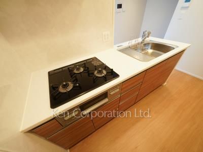 Kitchen ※Photo of the same layout on 11 floor. Decoration and fixture may differ.