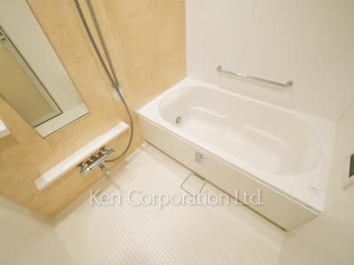 Bath ※Photo of the same layout on 11 floor. Decoration and fixture may differ.