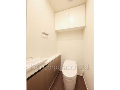 Lavatory ※Photo of the same layout on 9 floor. Decoration and fixture may differ.