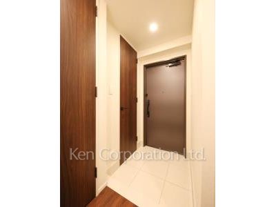 Entrance ※Photo of the same layout on 9 floor. Decoration and fixture may differ.