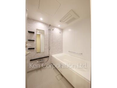 Bath ※Photo of the same layout on 9 floor. Decoration and fixture may differ.