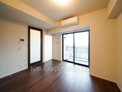 Living-Dining ※Photo of the same layout on 13 floor. Decoration and fixture may differ.