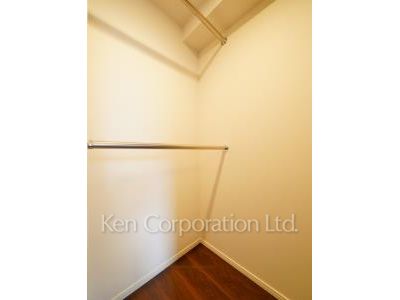 Walk-In Closet ※Photo of the same layout on 13 floor. Decoration and fixture may differ.