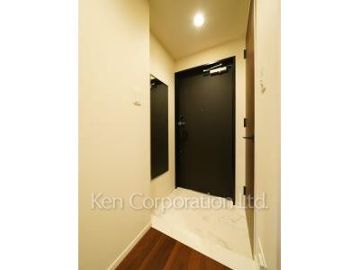 Entrance ※Photo of the same layout on 13 floor. Decoration and fixture may differ.