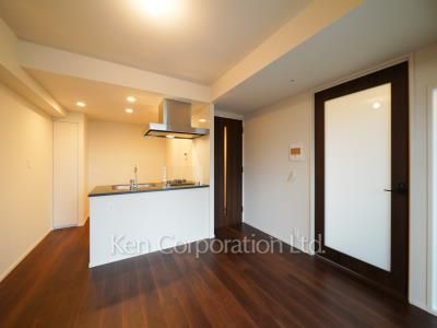 Living-Dining ※Photo of the same layout on 13 floor. Decoration and fixture may differ.