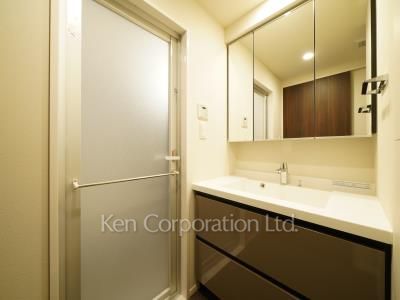 Powder Room ※Photo of the same layout on 13 floor. Decoration and fixture may differ.