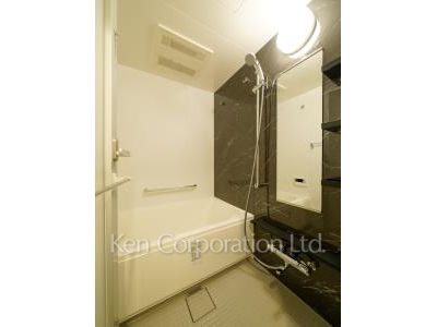 Bath ※Photo of the same layout on 13 floor. Decoration and fixture may differ.