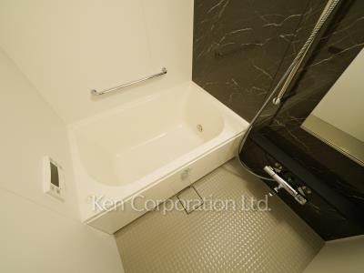 Bath ※Photo of the same layout on 13 floor. Decoration and fixture may differ.