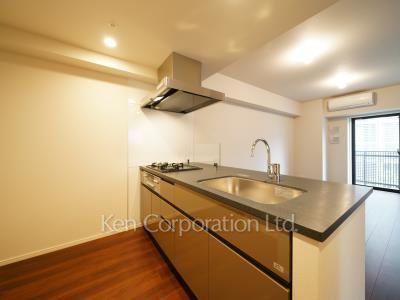 Kitchen ※Photo of the same layout on 15 floor. Decoration and fixture may differ.