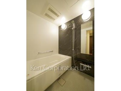 Bath ※Photo of the same layout on 15 floor. Decoration and fixture may differ.