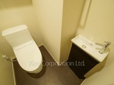 Lavatory ※Photo of the same layout on 15 floor. Decoration and fixture may differ.