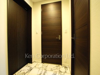 Entrance ※Photo of the same layout on 6 floor. Decoration and fixture may differ.
