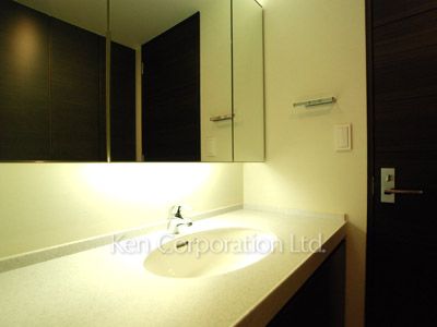 Powder Room ※Photo of the same layout on 6 floor. Decoration and fixture may differ.
