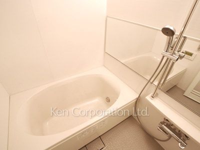 Bath ※Photo of the same layout on 6 floor. Decoration and fixture may differ.