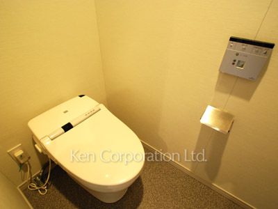 Lavatory ※Photo of the same layout on 6 floor. Decoration and fixture may differ.