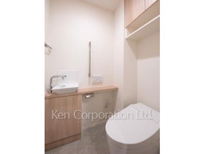 Lavatory ※Photo of the same layout on 6 floor. Decoration and fixture may differ.