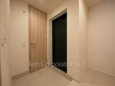Entrance ※Photo of the same layout on 6 floor. Decoration and fixture may differ.