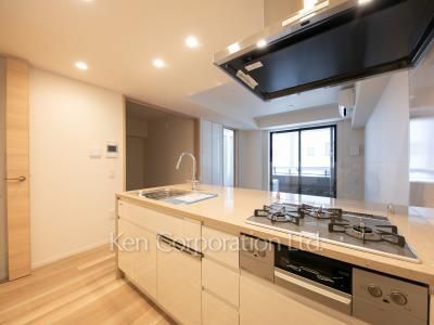 Kitchen ※Photo of the same layout on 6 floor. Decoration and fixture may differ.
