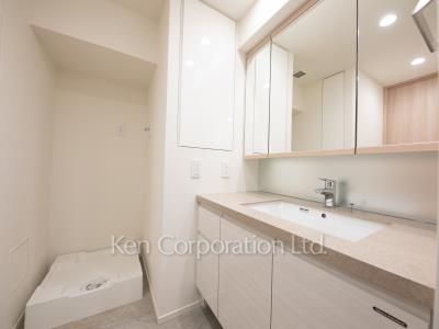 Powder Room ※Photo of the same layout on 6 floor. Decoration and fixture may differ.