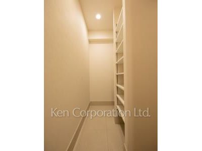 Shoes-In Closet ※Photo of the same layout on 6 floor. Decoration and fixture may differ.