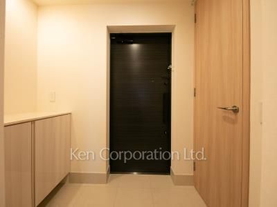 Entrance ※Photo of the same layout on 6 floor. Decoration and fixture may differ.