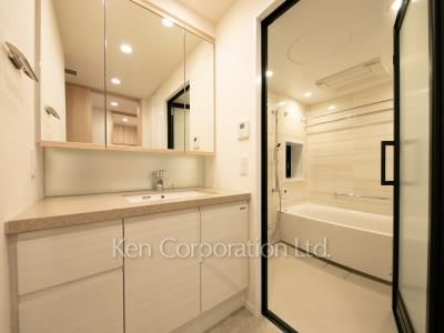 Powder Room ※Photo of the same layout on 6 floor. Decoration and fixture may differ.