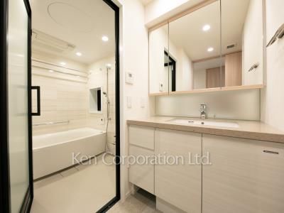 Powder Room ※Photo of the same layout on 6 floor. Decoration and fixture may differ.