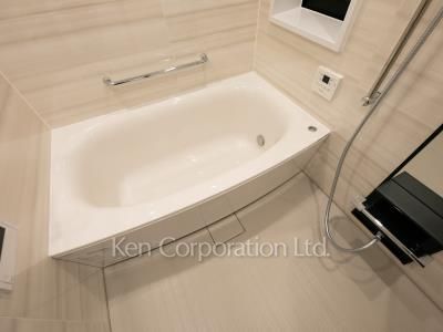 Bath ※Photo of the same layout on 6 floor. Decoration and fixture may differ.