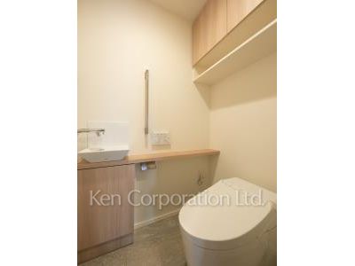 Lavatory ※Photo of the same layout on 6 floor. Decoration and fixture may differ.