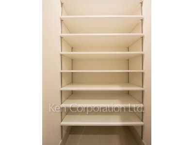 Shoes-In Closet ※Photo of the same layout on 6 floor. Decoration and fixture may differ.