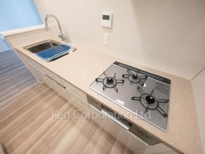 Kitchen ※Photo of the same layout on 6 floor. Decoration and fixture may differ.