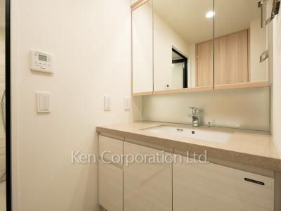 Powder Room ※Photo of the same layout on 6 floor. Decoration and fixture may differ.