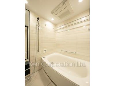 Bath ※Photo of the same layout on 6 floor. Decoration and fixture may differ.