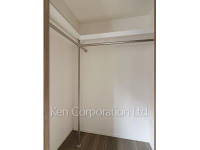 Walk-In Closet ※Photo of the same layout on 7 floor. Decoration and fixture may differ.