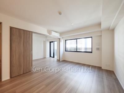 Living-Dining ※Photo of the same layout on 5 floor. Decoration and fixture may differ.