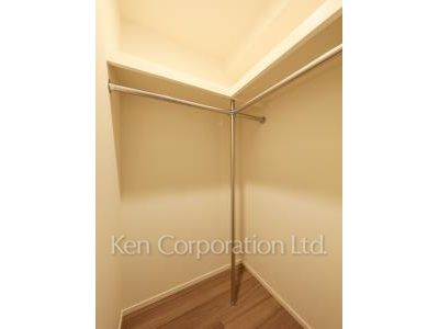 Walk-In Closet ※Photo of the same layout on 5 floor. Decoration and fixture may differ.