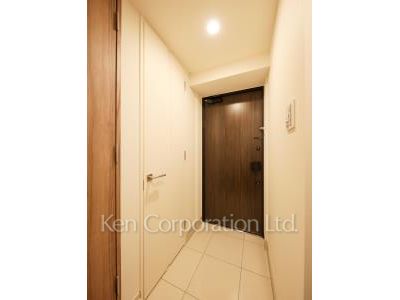 Entrance ※Photo of the same layout on 5 floor. Decoration and fixture may differ.