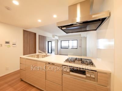 Kitchen ※Photo of the same layout on 5 floor. Decoration and fixture may differ.