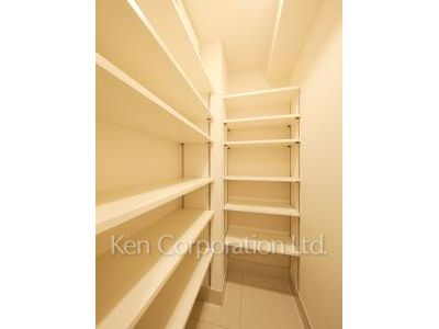 Shoes-In Closet ※Photo of the same layout on 3 floor. Decoration and fixture may differ.