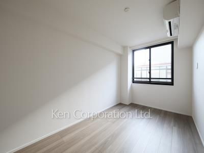Bedroom ※Photo of the same layout on 3 floor. Decoration and fixture may differ.