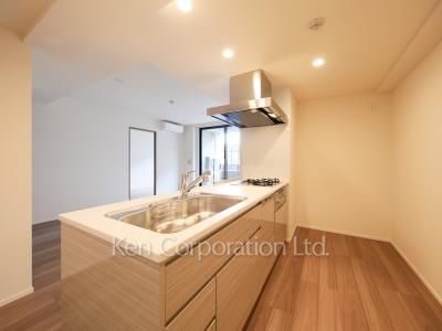 Kitchen ※Photo of the same layout on 3 floor. Decoration and fixture may differ.