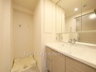 Powder Room ※Photo of the same layout on 3 floor. Decoration and fixture may differ.