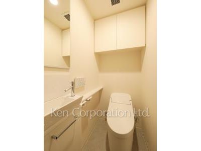 Lavatory ※Photo of the same layout on 3 floor. Decoration and fixture may differ.