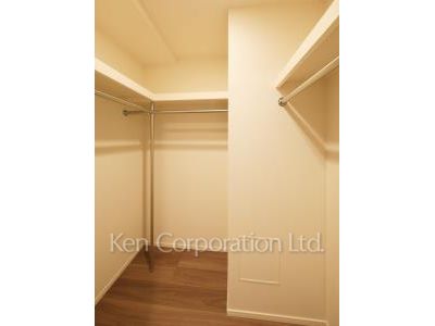 Walk-In Closet ※Photo of the same layout on 5 floor. Decoration and fixture may differ.